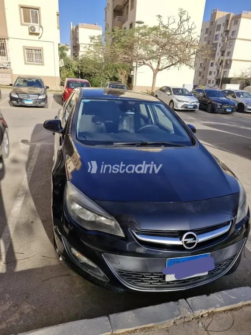 اوبل أسترا 2018 أبيض مستعملة للبيع - 1