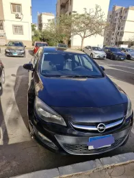 اوبل أسترا 2018 أبيض مستعملة للبيع