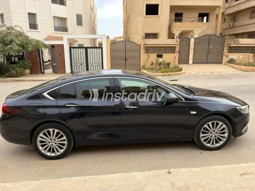 اوبل أنسيجنيا 2018 أبيض مستعملة للبيع - 1