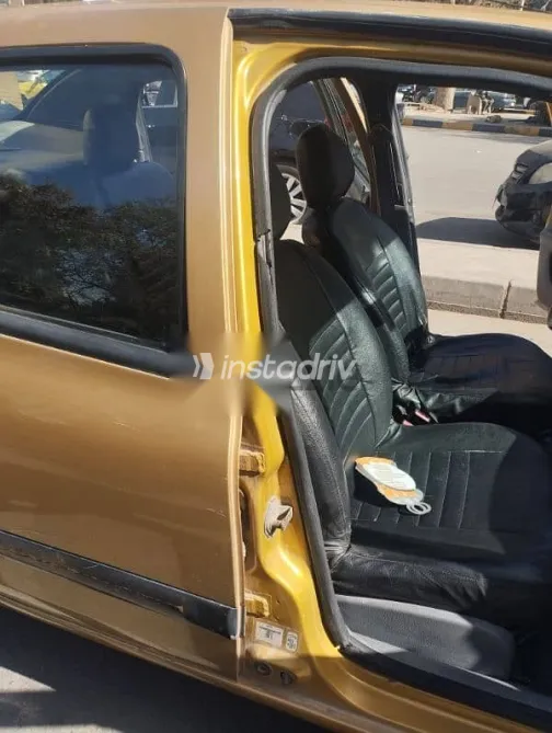 رينو كليو 2001 ذهبي مستعملة للبيع - 8