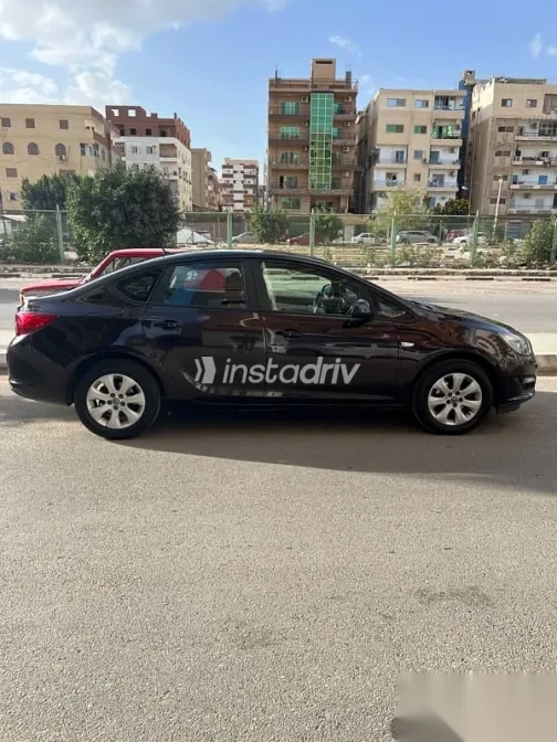 Opel Astra 2018 Brown Used for Sale - 7