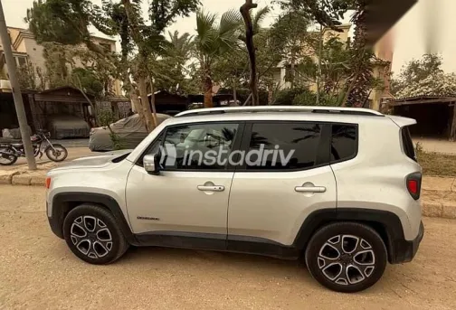 Jeep Renegade 2016 Silver Used for Sale - 2