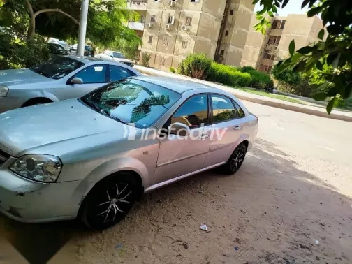 شيفروليه أوبترا 2007 فضي مستعملة للبيع - 5