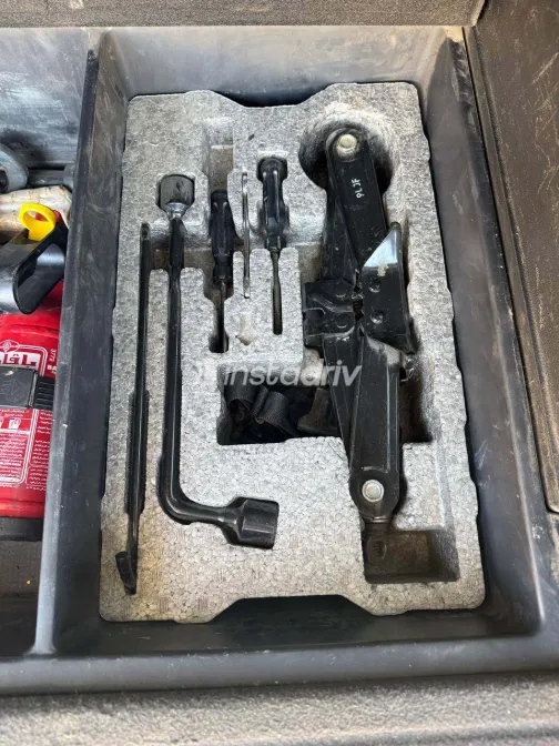 كيا كارينز 2010 أبيض مستعملة للبيع - 6