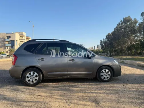 كيا كارينز 2010 أبيض مستعملة للبيع - 7