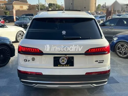 Audi Q7 2022 White Used for Sale - 3