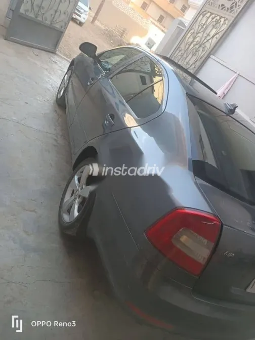 سكودا فانتازيا 2013 فضي مستعملة للبيع - 6