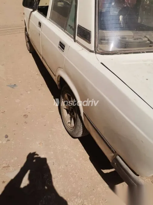 لادا 2107 2009 أبيض مستعملة للبيع - 3