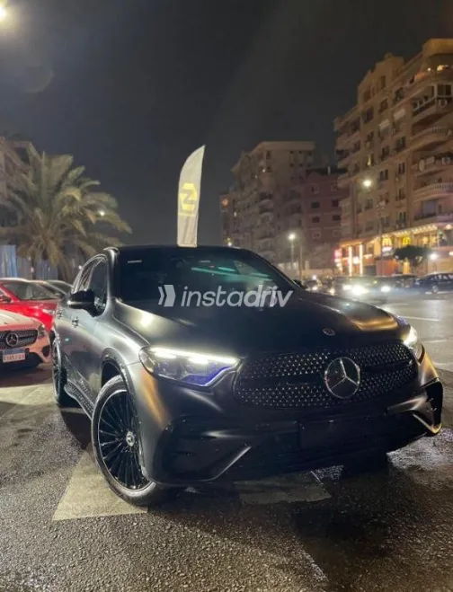 مرسيدس GLC 200 2024 أسود مستعملة للبيع - 3