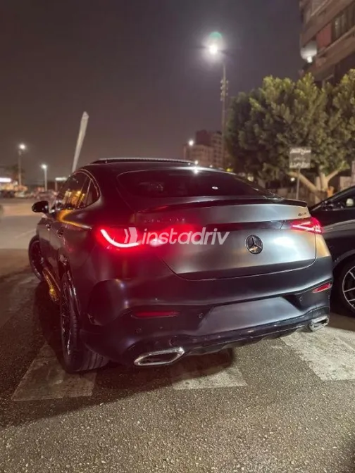 مرسيدس GLC 200 2024 أسود مستعملة للبيع - 4