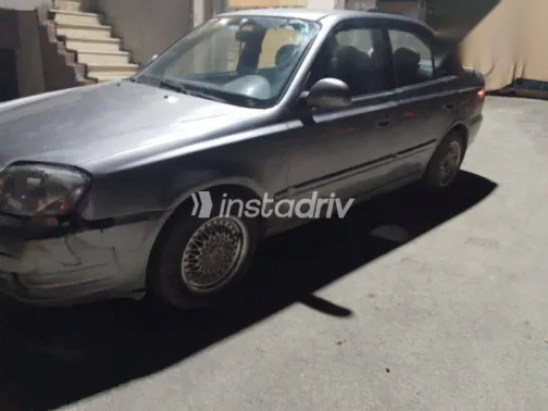 هيونداي فيرنا 2007 فضي مستعملة للبيع - 4