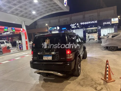 جيب ليبيرتى 2010 أسود مستعملة للبيع - 1