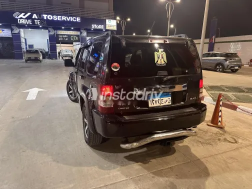 جيب ليبيرتى 2010 أسود مستعملة للبيع - 2