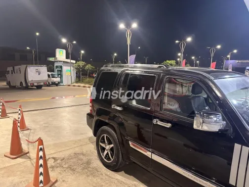 جيب ليبيرتى 2010 أسود مستعملة للبيع - 4