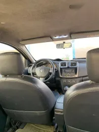 رينو لوجان 2015 أسود مستعملة للبيع