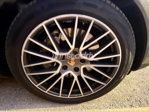 Porsche Cayenne 2020 Gray Used for Sale - 5