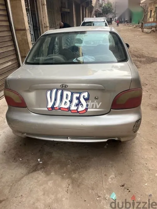 هيونداي اكسنت 2002 فضي مستعملة للبيع - 1