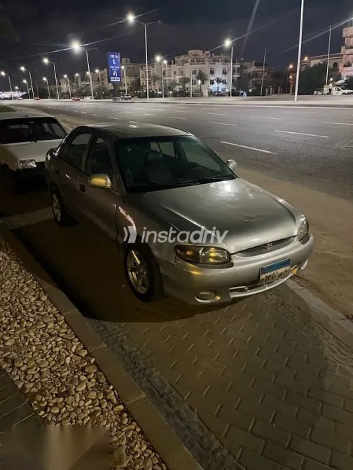 هيونداي اكسنت 2002 فضي مستعملة للبيع - 3