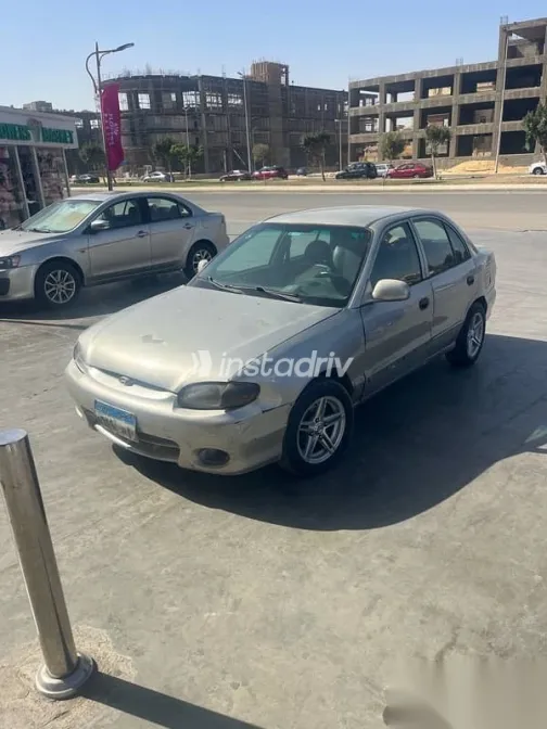 هيونداي اكسنت 2002 فضي مستعملة للبيع - 5