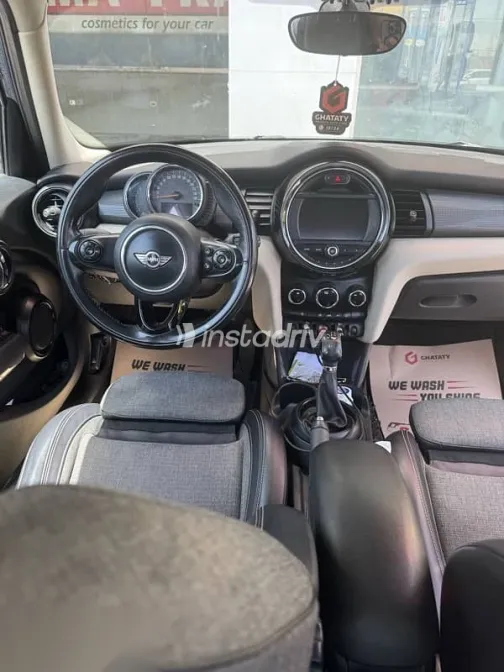 مينى كوبر 2017 أزرق غامق مستعملة للبيع - 8