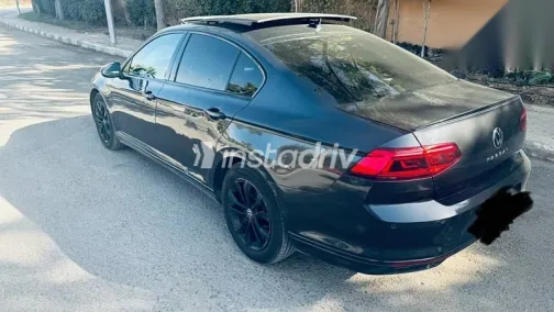 فولكس فاغن باسات 2021 رمادي مستعملة للبيع - 1