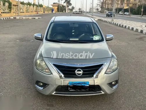 نيسان صنى 2023 فضي مستعملة للبيع - 1