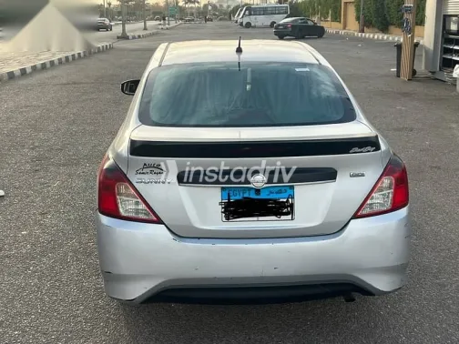 نيسان صنى 2023 فضي مستعملة للبيع - 2