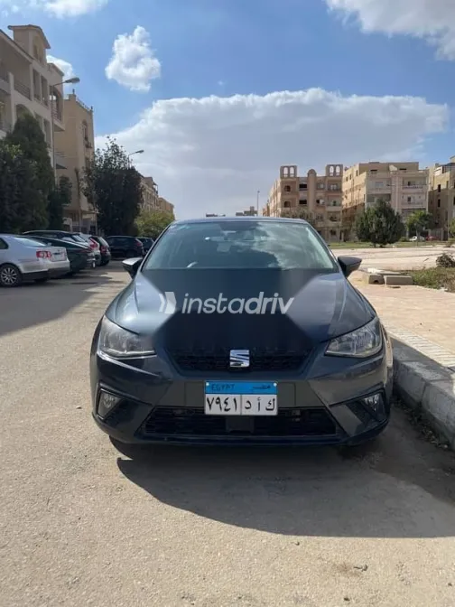 سيات ابيزا 2019 أزرق غامق مستعملة للبيع - 2