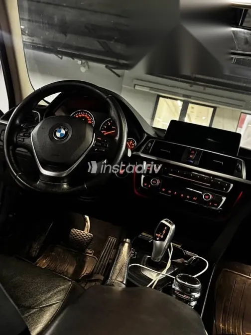 بي ام دبليو 318 2018 فضي مستعملة للبيع - 3