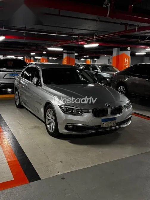 بي ام دبليو 318 2018 فضي مستعملة للبيع - 4