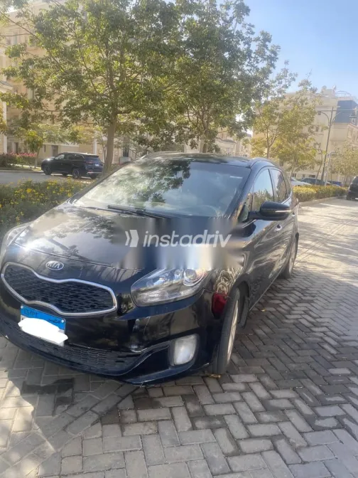 كيا كارينز 2015 أسود مستعملة للبيع - 1