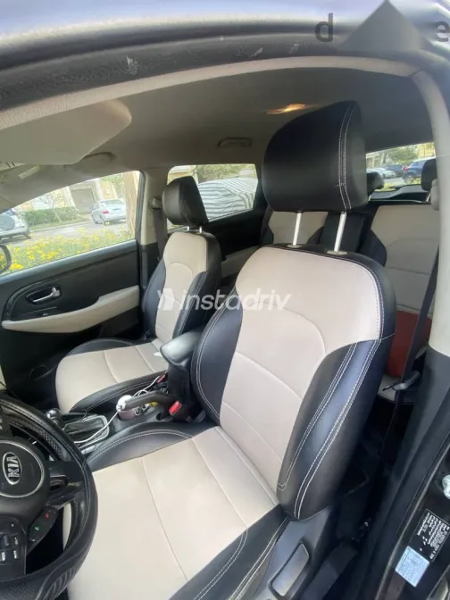 كيا كارينز 2015 أسود مستعملة للبيع - 4