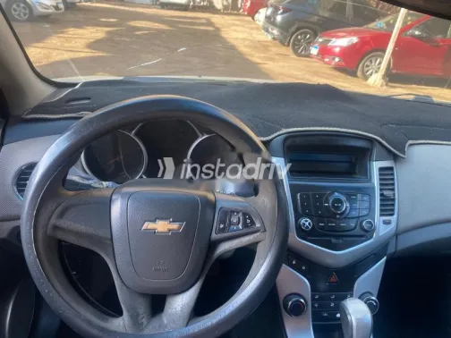 شيفروليه كروز 2010 فضي مستعملة للبيع - 2