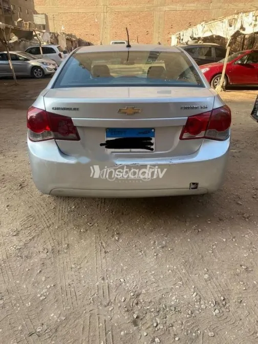 شيفروليه كروز 2010 فضي مستعملة للبيع - 3