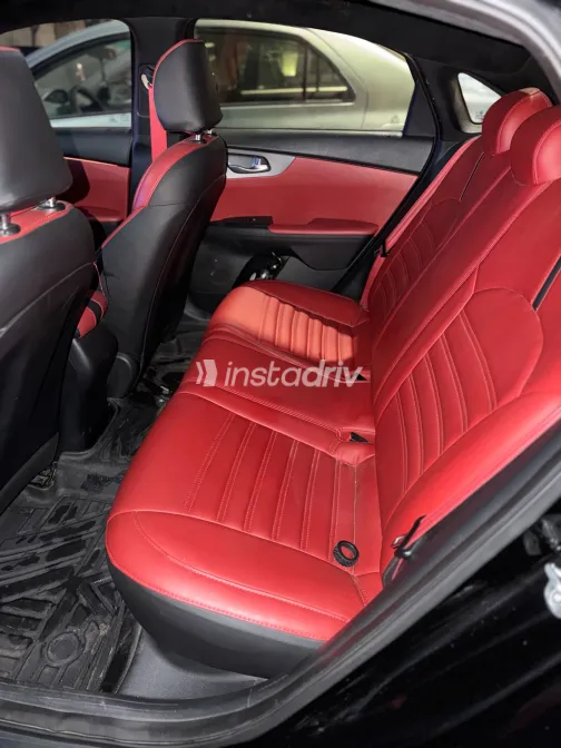 كيا جراند سيراتو 2019 أبيض مستعملة للبيع - 1