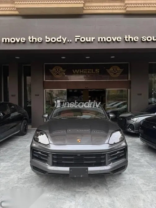 Porsche Cayenne 2025 Gray Used for Sale - 3
