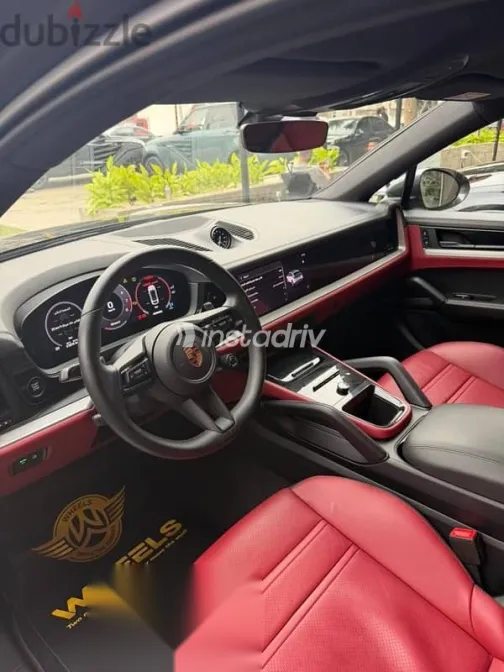 Porsche Cayenne 2025 Gray Used for Sale - 4