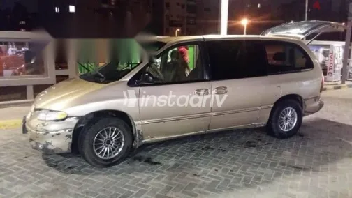 Chrysler Voyager 1999 Gold Used for Sale - 1