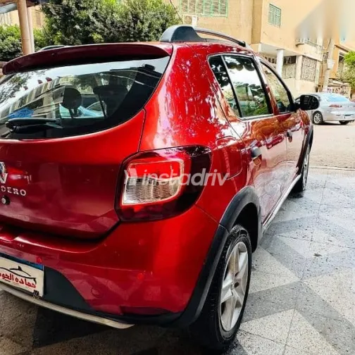 رينو سانديرو 2016 أحمر مستعملة للبيع - 4