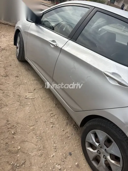 هيونداي سولاريس 2016 فضي مستعملة للبيع - 2