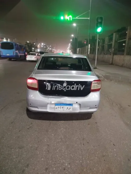 رينو لوجان 2015 فضي مستعملة للبيع - 5