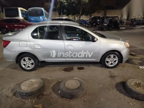 رينو لوجان 2015 فضي مستعملة للبيع - 7