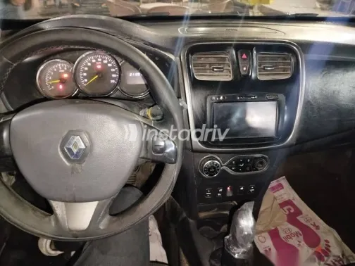 رينو لوجان 2015 فضي مستعملة للبيع - 8