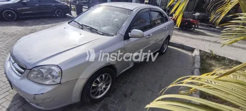 شيفروليه أوبترا 2006 فضي مستعملة للبيع - 3