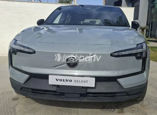 فولفو اى اكس 30 2025 رمادي مستعملة للبيع - 2