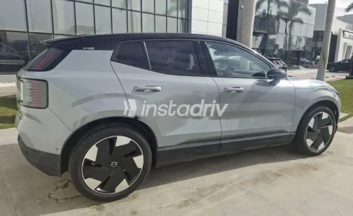 فولفو اى اكس 30 2025 رمادي مستعملة للبيع - 3