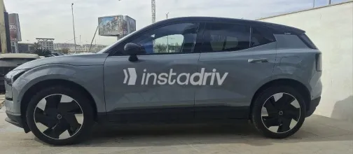 فولفو اى اكس 30 2025 رمادي مستعملة للبيع - 4