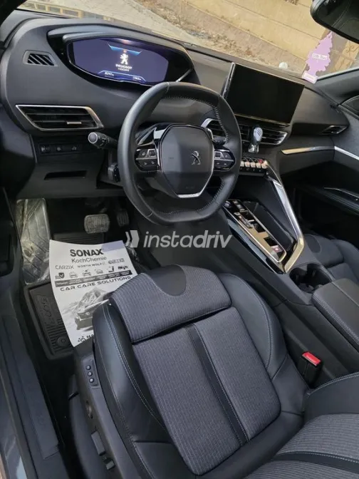 بيجو 5008 2024 رمادي غامق مستعملة للبيع - 1