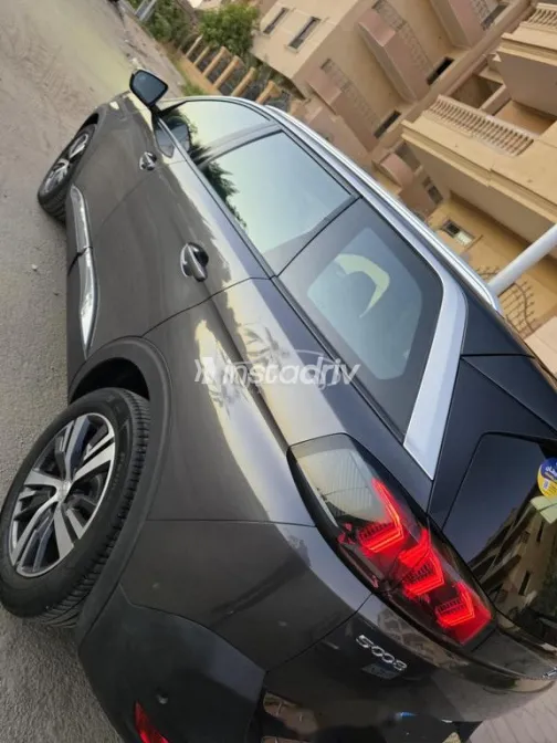 بيجو 5008 2024 رمادي غامق مستعملة للبيع - 3