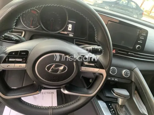 هيونداي إلنترا 2021 أزرق غامق مستعملة للبيع - 3
